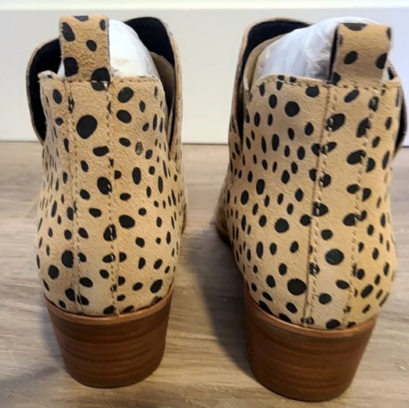 NIB Dolce Vita Stacked Heel Leopard Suede Booties - Picture 7 of 9